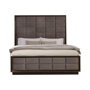 sophisticated style to any bedroom in your home. This classic queen bed has a truly exquisite design. Soft