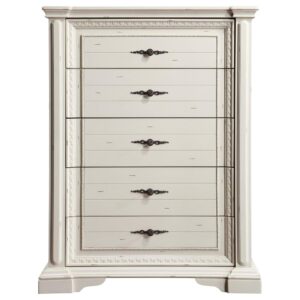 Enhance bedroom style and storage with an impressive traditional five-drawer chest. A compact design perfect for a space-conscious bedroom