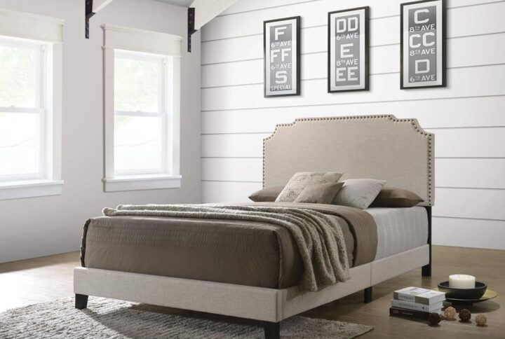 This bed is the perfect spot for sleep and relaxation. It's an essential component that makes an instant impression and brings effortless style to your bedroom. The artfully shaped high headboard creates its own statement
