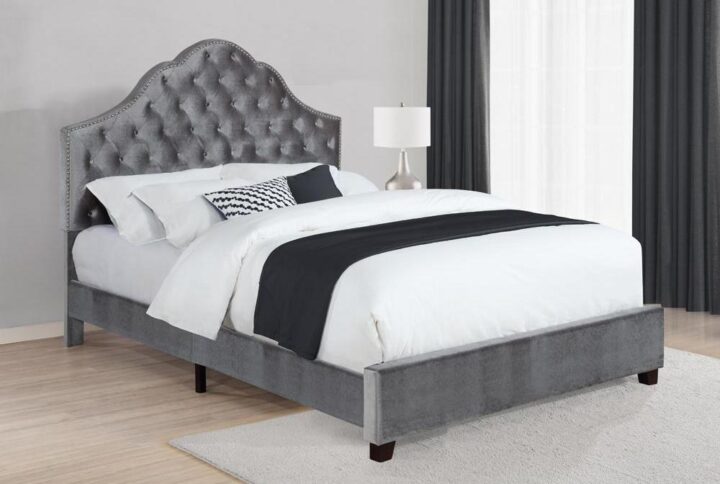 Create your ideal royal slumber chambers with this magnificent upholstered bed. Exceptionally elegant from all aspects
