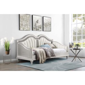 This luxurious daybed from the Evangeline collection is perfect for accommodating overnight guests or creating functional small spaces. Its eye-catching and versatile design