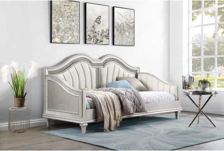 This luxurious daybed from the Evangeline collection is perfect for accommodating overnight guests or creating functional small spaces. Its eye-catching and versatile design