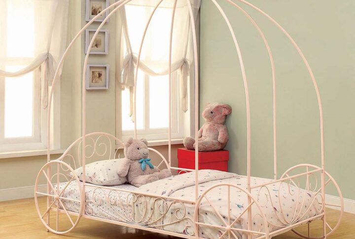 This twin canopy bed has a whimsical design that's fit for a fairy tale. Reminiscent of Cinderella's carriage