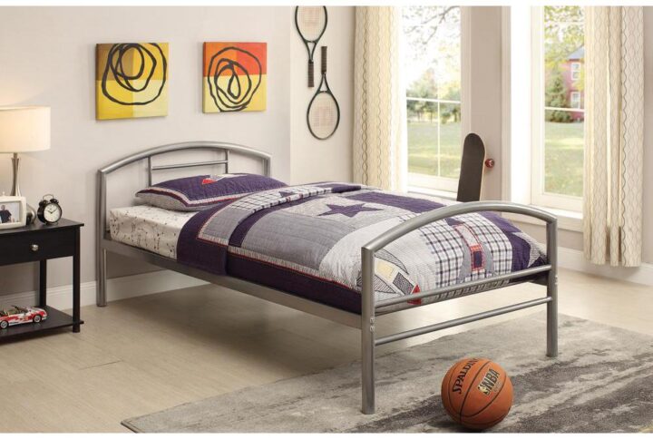 The smooth silhouette of this handsome twin bed infuses it with contemporary appeal. The subtle arches of its sleek