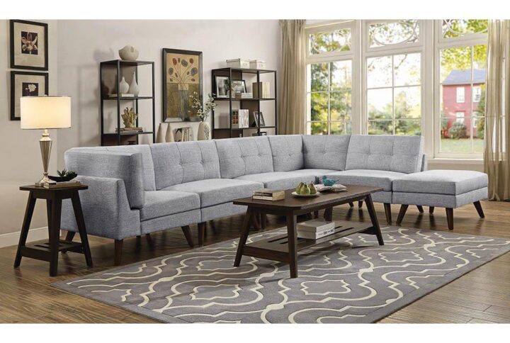 Update your living room in style with this casual corner sofa. You'll enjoy stretching out in luxurious comfort on its convenient