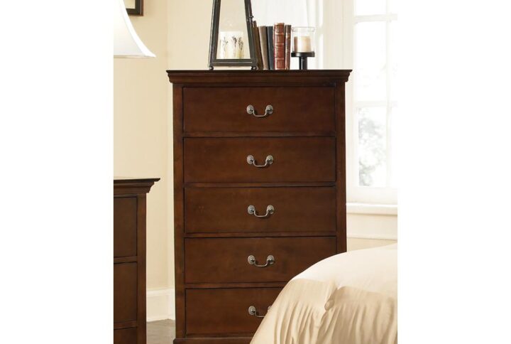Combine modern hues and traditional structure with the condensed simplicity of this five-drawer chest. An exposed wood grain adds dimension to the warm brown finish. Elongated metallic hardware gives the neutral hues and dovetail construction a fresh personality. Balance out the long