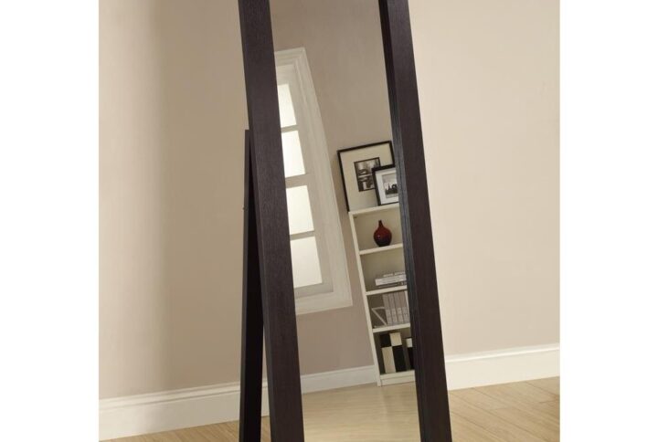 Bring function and fashion to a casual space. This floor mirror delivers an ideal angle for reflection as well as a stylish decor accent. Enjoy a bold