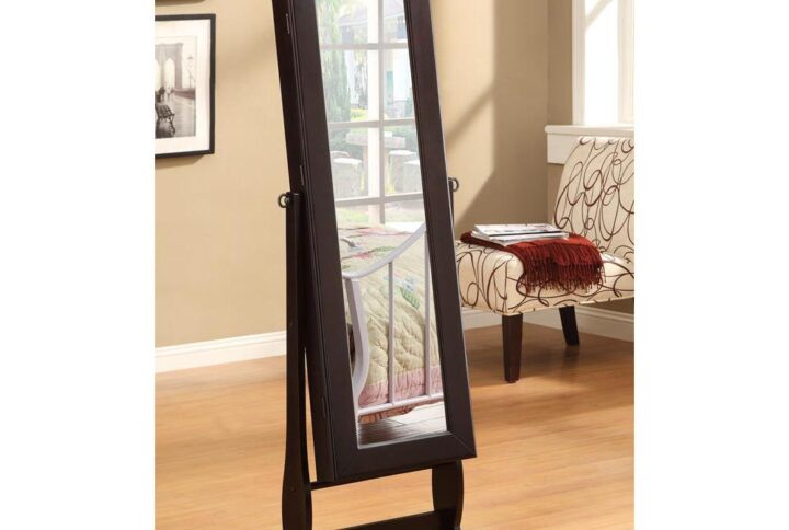 This multi-purpose jewelry Cheval mirror is as practical as it is stylish. It's five feet high