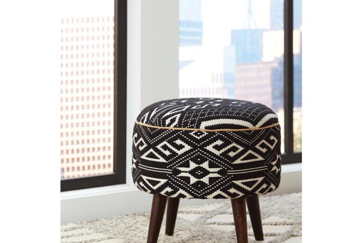 Enjoy the eclectic vibes from this ottoman with wood legs