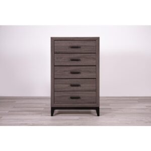 Black bar handles on the drawer fronts and spacious drawers to pull together this contemporary look.