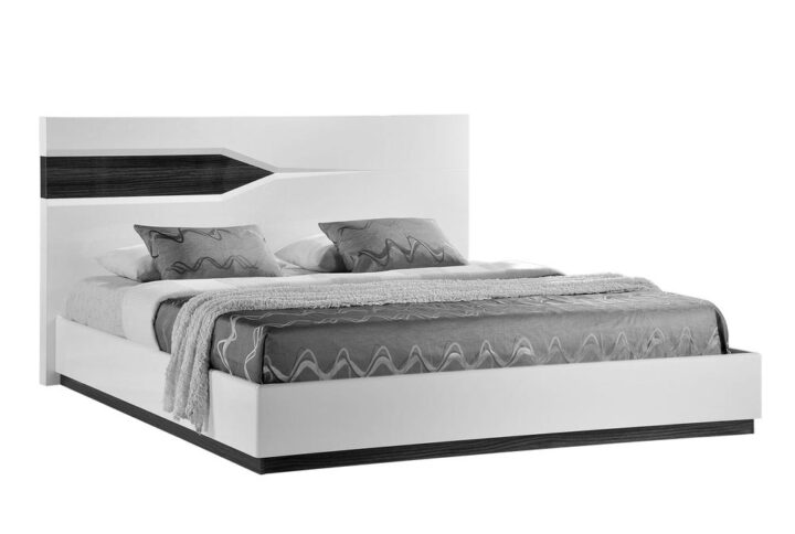 Elevate your bedroom dÃ©cor with the Hudson White Group from Global Furniture USA. This bed group features a sleek and modern design