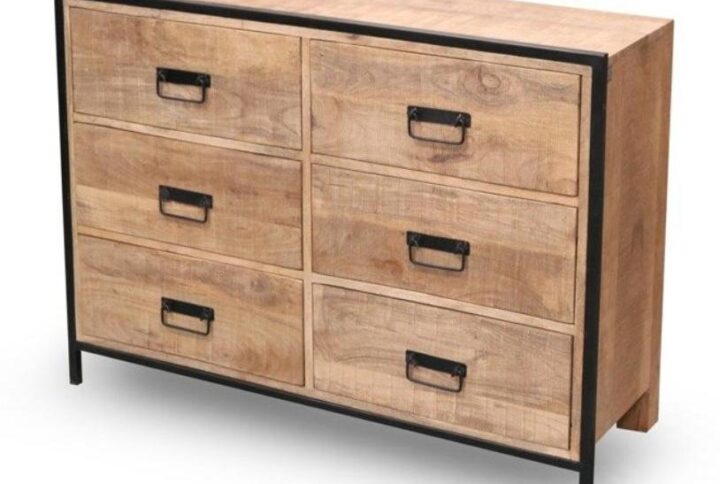 Generous size drawers cabinets provide lots of storageSimple