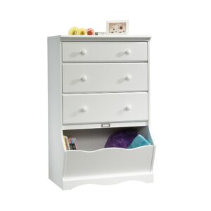 Looking to create some much needed storage for your child's abundance of clothes and toys? Look no further! This 3-drawer chest from the Pogo collection is just what your child's bedroom needs. It features three spacious storage drawers that open and close on smooth metal runners