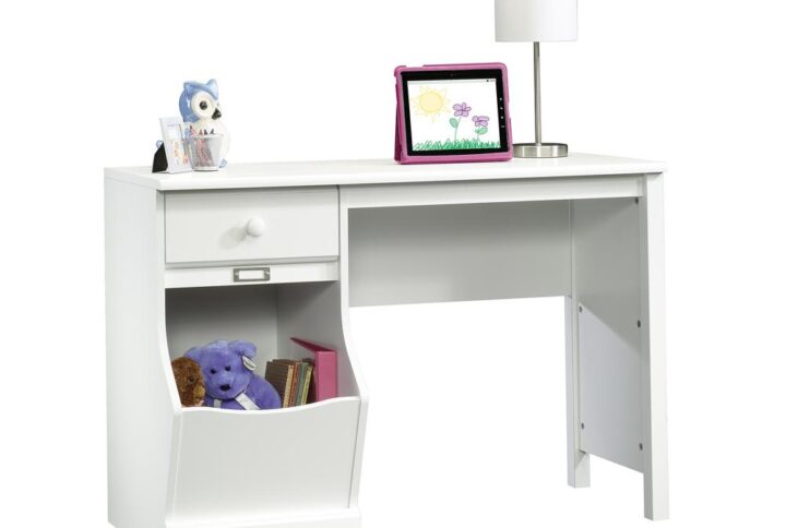 Create a versatile work space that'll inspire and motivate your child with this desk from the Pogo collection. Its spacious top surface provides your child with ample amount of room to work on their homework or draw in a coloring book while still having space for items like an accent lamp