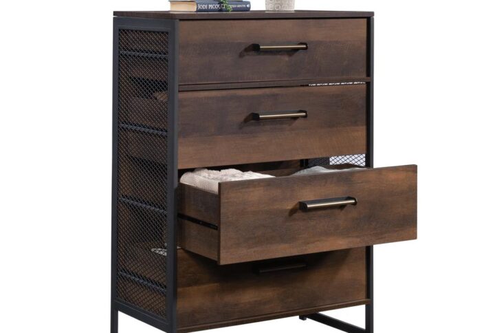 No need to sacrifice on style for a versatile storage option for the bedroom. This 4-drawer dresser from the Briarbrook collection is a sleek