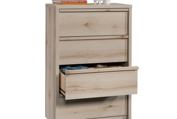 Never worry about not having enough storage space again. This 4-drawer chest from the Harvey Park® collection has modern style and deep drawers for optimal storage. This bedroom chest features four spacious drawers that open and close on smooth metal runners