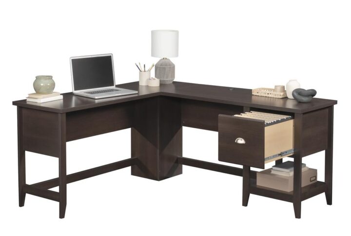 The L-shaped desk from the Summit Station collection