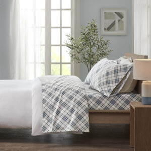 Keep warm and cozy with this ultra-soft cotton flannel sheet set