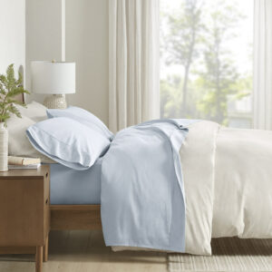 The Clean Spaces 300TC BCI Cotton 4PC Sheet Set with Z Hem offers a fresh comfort to update your bedroom. This solid sheet set features a 300 thread count that provides an ultra-soft finish and a deep pocket fits up to 18-inch deep mattress. The Z-style hem stitching adds a decorative touch