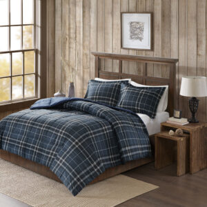 Get a warm and cozy night’s sleep with the Woolrich Flint Cozyspun Down Alternative Comforter Mini Set. The down alternative comforter and sham(s) feature soft and warm cozyspun flannel like fabric with a navy plaid print