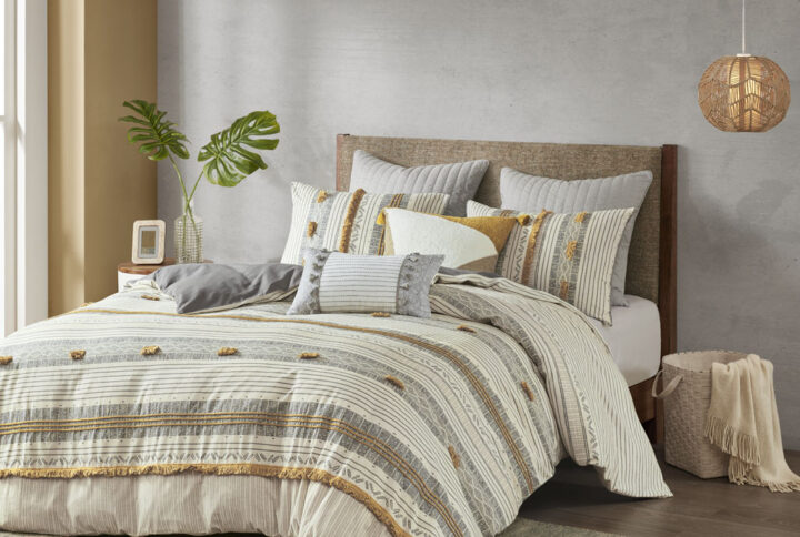 The INK+IVY Cody 3 Piece Cotton Duvet Cover Set brings a smart combination of texture and style to your bedroom. This 100% cotton duvet cover features a grey and yellow striped print with pompom and trim details for a casual