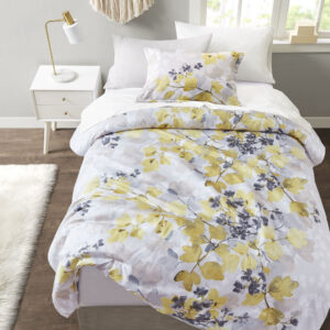 Breathe new life into your bedroom with this beautifully modern floral comforter set and bed sheets. A stunning yellow