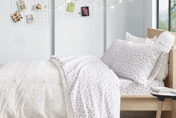 This warm cotton flannel sheet set features a fun novelty print to create a cute look with a comfortable feel. These sheets are also OEKO-TEX certified