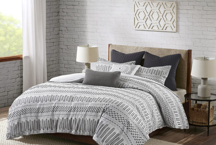 Give your bedroom a comfortable farmhouse look with INK+IVY’s Rhea Cotton Jacquard Comforter Mini Set. The grey cotton comforter features horizontal stripes