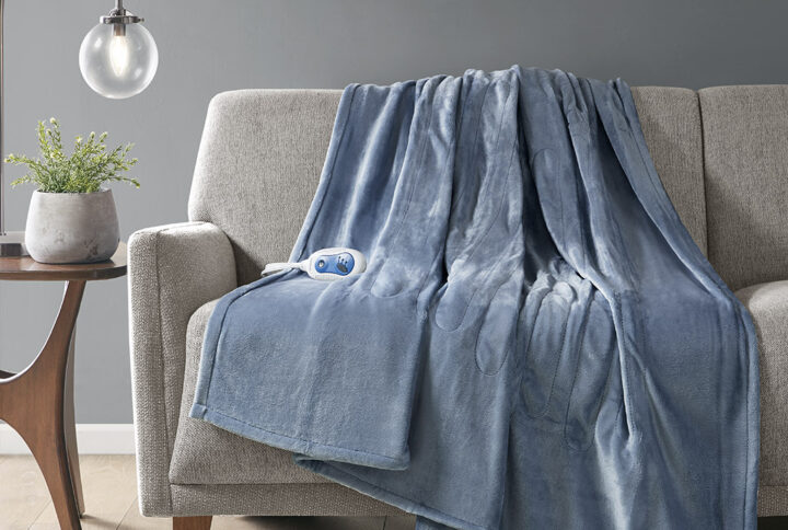 Our heated throw utilizes state of the art Secure Comfort heated technology that adjusts the temperature of your throw based on overall temperature