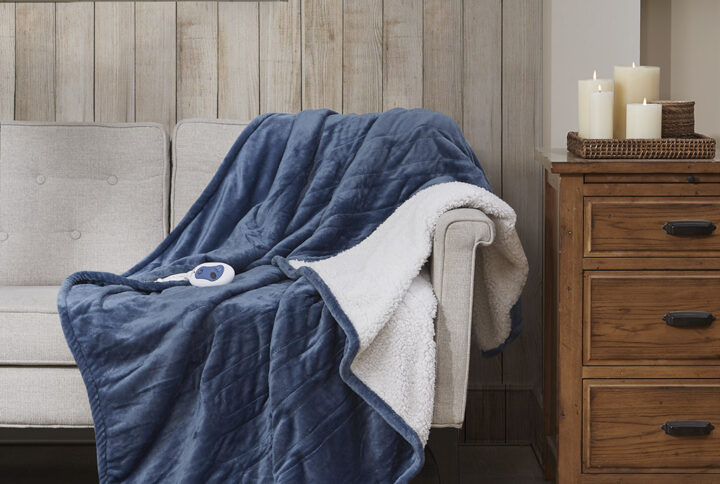 Immerse yourself in comfort in the Woolrich Heated plush to berber throw. This heated throw utilizes state of the art Secure Comfort heated technology featuring 3 heat settings that adjusts the temperature of your blanket based on overall temperature