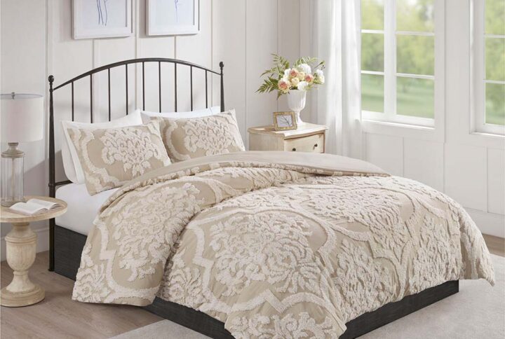 The Madison Park Viola 3 Piece Tufted Cotton Chenille Damask Comforter Set offers the perfect cottage touch to your bedroom décor. A tufted chenille damask design is beautifully displayed on the 100% cotton comforter and matching shams