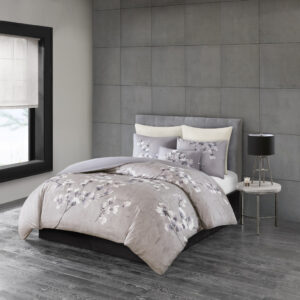 Evoke peace and relaxation in your bedroom with the N Natori Sakura Blossom 3 Piece Cotton Comforter Set. Beautiful printed cherry blossoms