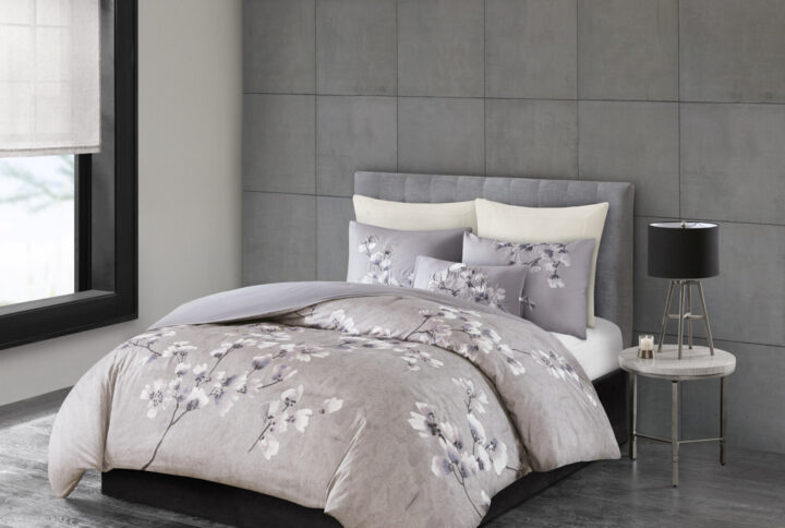 Evoke peace and relaxation in your bedroom with the N Natori Sakura Blossom 3 Piece Cotton Comforter Set. Beautiful printed cherry blossoms