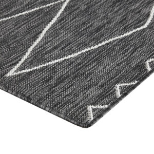 this flatweave polypropylene rug features a geometric Moroccan pattern in grey and white hues