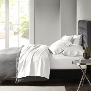 Snuggle up in luxury comfort every single night with these cotton blend polyester sateen sheets.  Made from 56% cotton and 44% polyester sateen