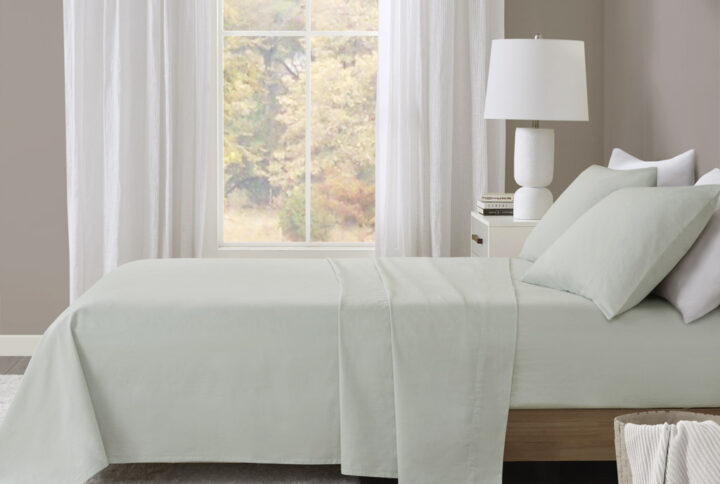 Sleep in warm and ultra-soft comfort with the Beautyrest Oversized Cotton Flannel Sheet 4 piece sheet set. This flannel sheet set features superior brushed fabric for incredible softness and oversized dimensions to fit premium mattresses. Pre-shrunk for a guaranteed comfort and secure fit. This sheet set is also OEKO-TEX certified