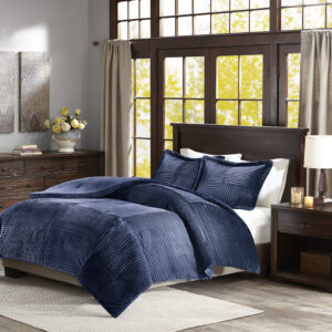 Refresh your bedroom with the Madison Park Parker plush comforter set. The soft