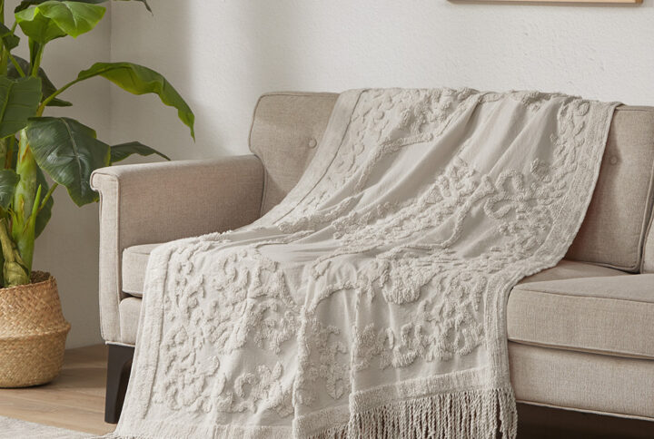 The Madison Park Chloe Cotton Tufted Throw provides a luxurious addition to your home decor. This grey throw flaunts an elegant tufted chenille design with a 4-inch fringe on each end