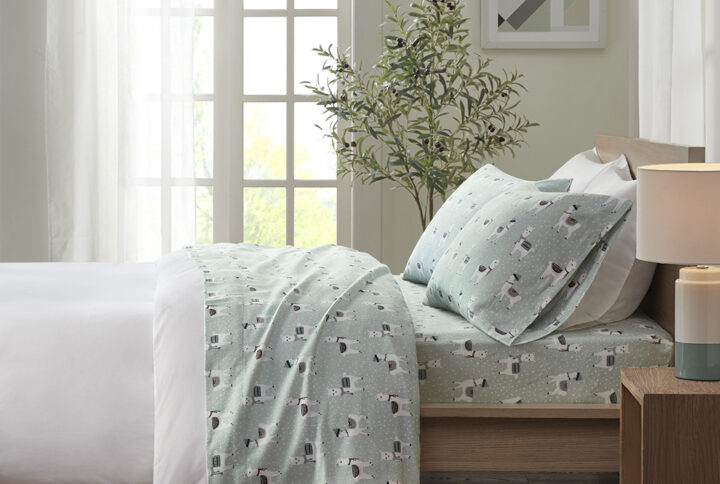 Keep warm and cozy with this ultra-soft cotton flannel sheet set