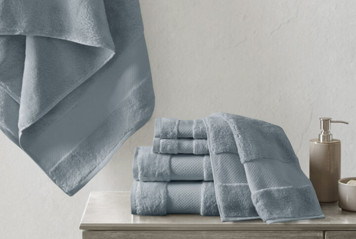 Elevate your bathroom decor with the luxuriously soft and indulgent comfort of our Madison Park Turkish cotton bath towel set. MADE IN TURKEY. These oversized cotton towels are made from smooth low-twist yarns with 600gsm weight