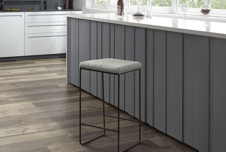 The Martha Stewart Hastings Counter Stool offers a sleek and slender update to your kitchen décor. This counter stool features a heathered grey