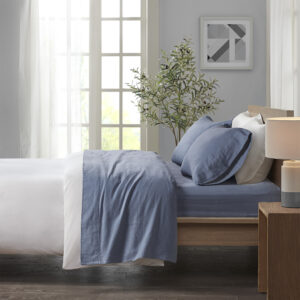 Keep warm and cozy with this ultra-soft cotton flannel sheet set