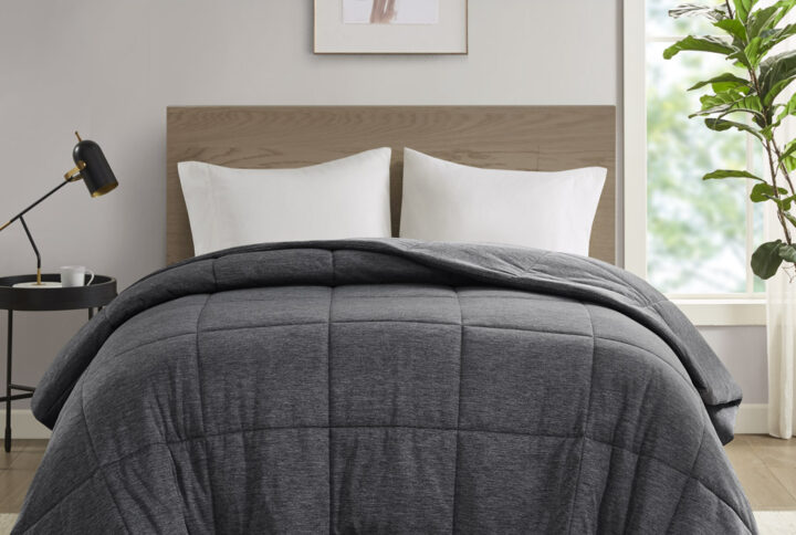 Dive into this cool and comfortable jersey knit down alternative comforter. Made from 50% nylon and 50% polyester