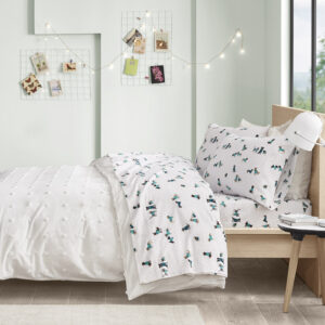 This warm cotton flannel sheet set features a fun novelty print to create a cute look with a comfortable feel. These sheets are also OEKO-TEX certified