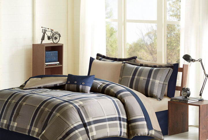 The Intelligent Design Robbie Plaid Comforter Set with Bed Sheets will bring a comfortable look and feel to your room. The comforter and matching shams (1 in Twin/TwinXL) sport a plaid print in a modern color palette of navy and taupe for a casual update. A complete sheet set features a contrasting navy flange that adds a bold accent to the sheet set