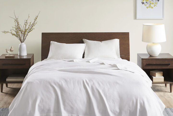 Wrap yourself up in the luxurious comfort of the Madison Park Egyptian Cotton Blanket. This ultra-soft white blanket in made from 100% certified Egyptian cotton that features reduced shrinkage