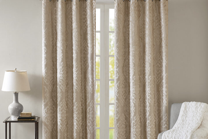 Give your home the lavish style and energy efficiency it deserves with our SunSmart Mirage Knitted Jacquard Total Blackout Panel. This elegant window panel flaunts a knitted jacquard damask design in a rich champagne hue