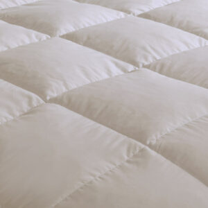 the True North by Sleep Philosophy Heavy Warmth Goose Feather and Down Oversize Comforter will keep you warm and cozy. This oversized comforter uses soft goose feathers and down filling to create a heavy comfort that’s perfect for the cold winter months. The classic box quilting evenly secures the warm down filling across the comforter. Machine washable for easy care