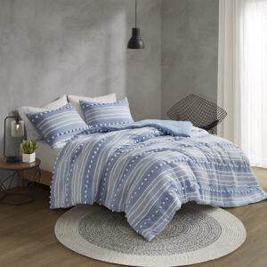 The Urban Habitat Rowan duvet cover set features cationic dyed stripes and clip jacquard pompom details that bring a perfect blend of modern and casual style to your bedroom. The duvet cover has a soft microfiber reverse