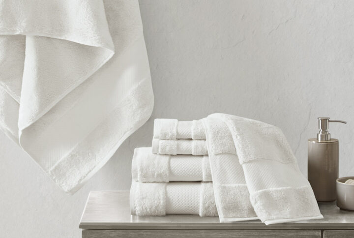 Elevate your bathroom decor with the luxuriously soft and indulgent comfort of our Madison Park Turkish cotton bath towel set. MADE IN TURKEY. These oversized cotton towels are made from smooth low-twist yarns with 600gsm weight